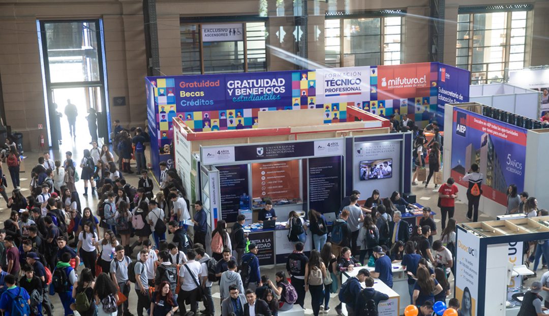 Gratuidad y becas: este es el top 10 de las carreras más caras en Chile